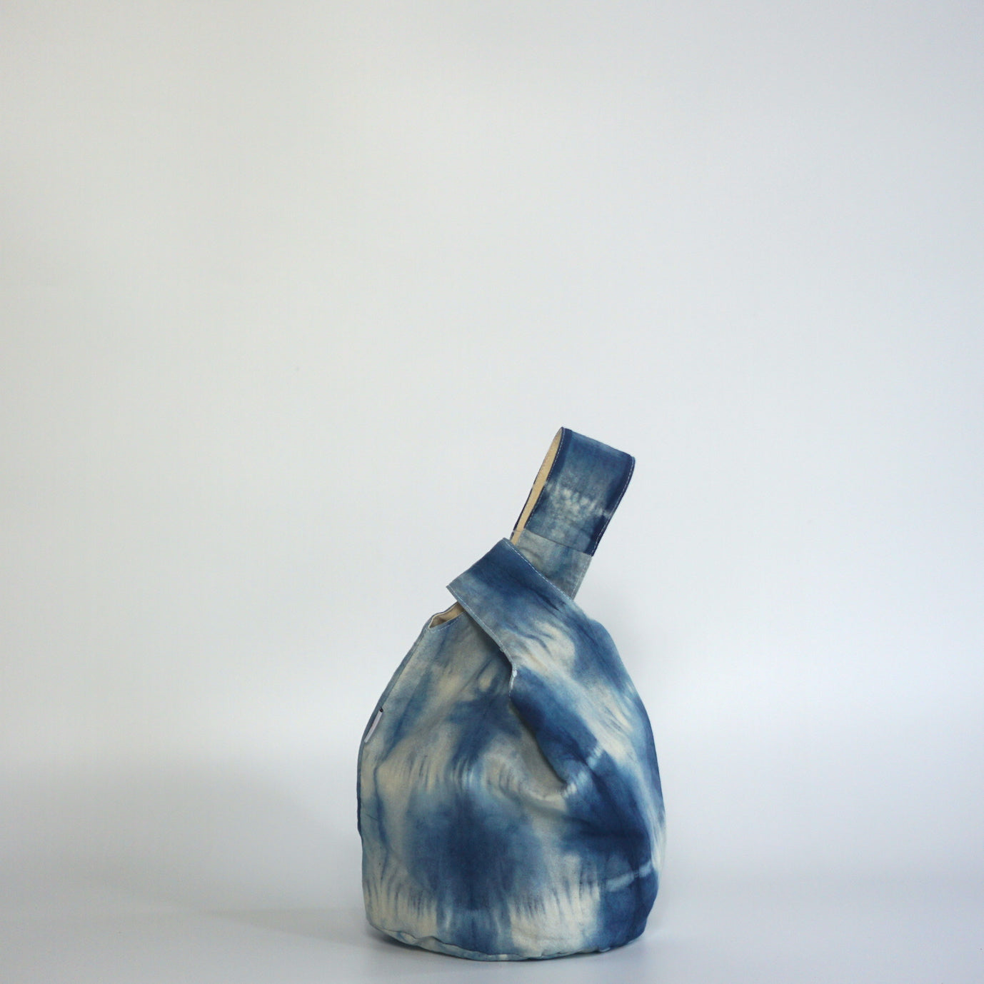 THE SUMMER ARTIST KNOT POUCH SERIES