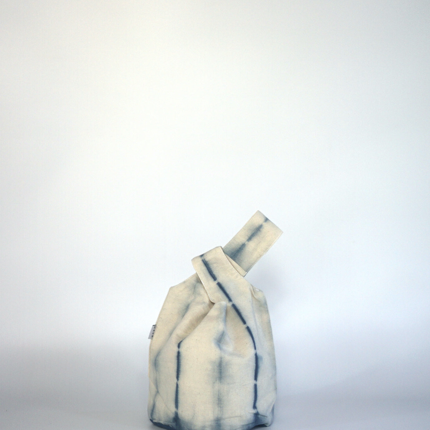 THE SUMMER ARTIST KNOT POUCH SERIES