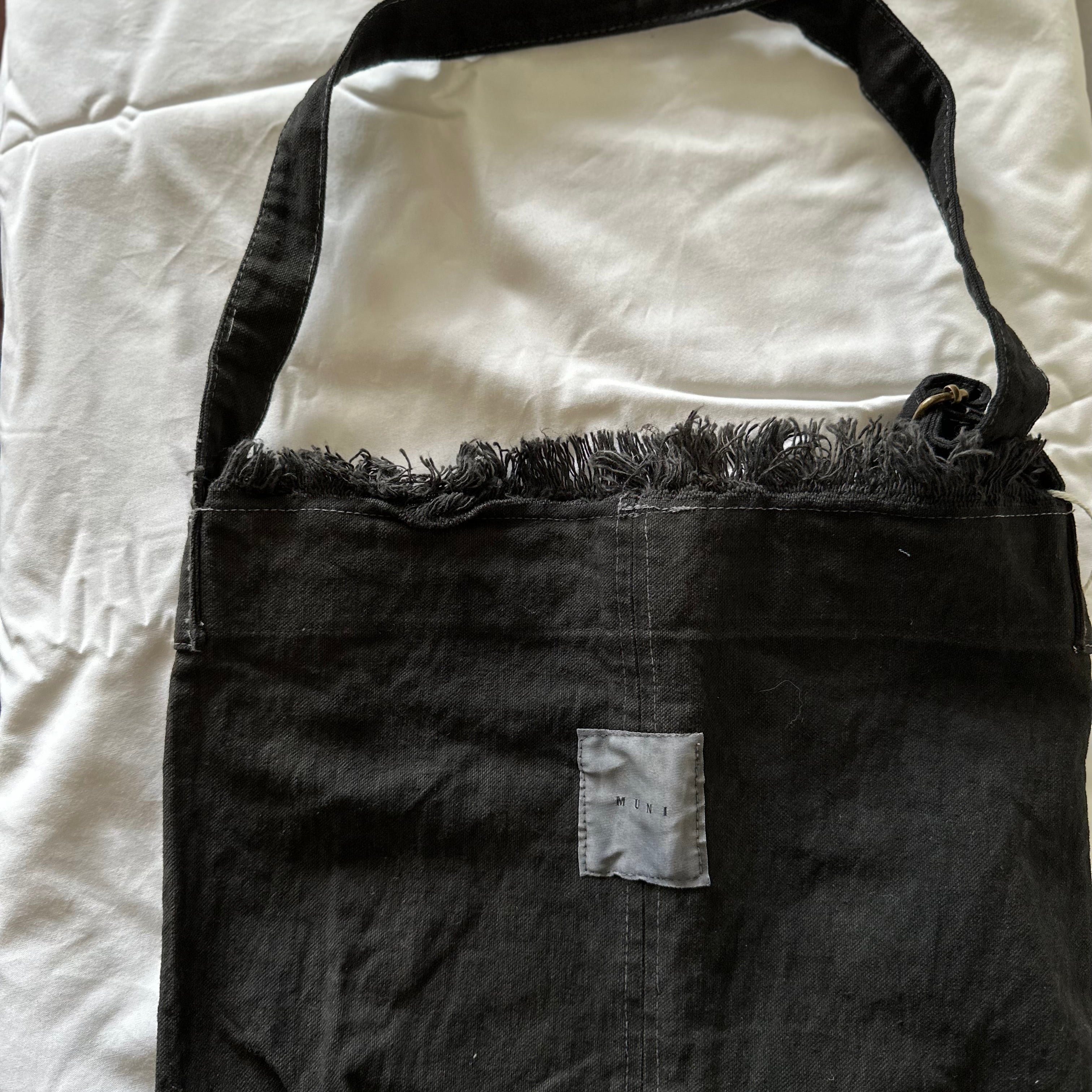 FRINGE SLING BAG
