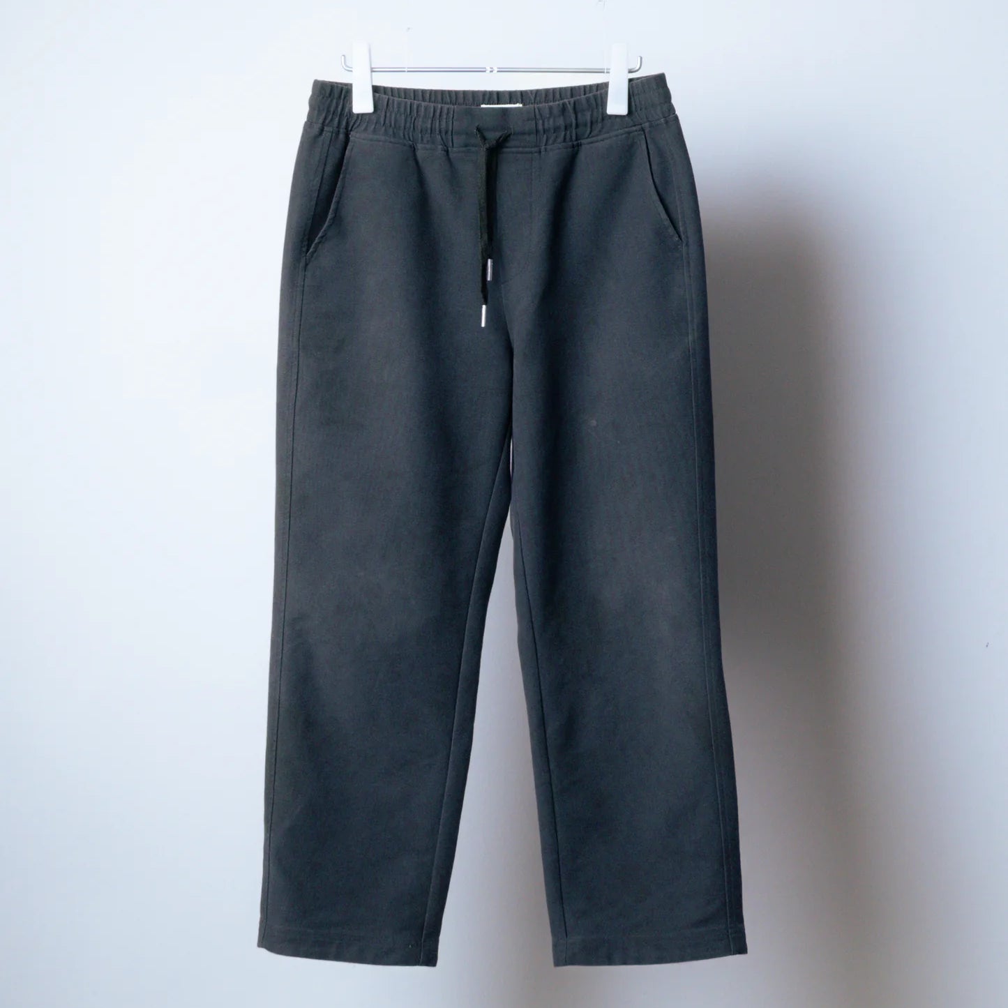 SW1 STRAIGHT-LEG RELAXED TWILL TROUSER