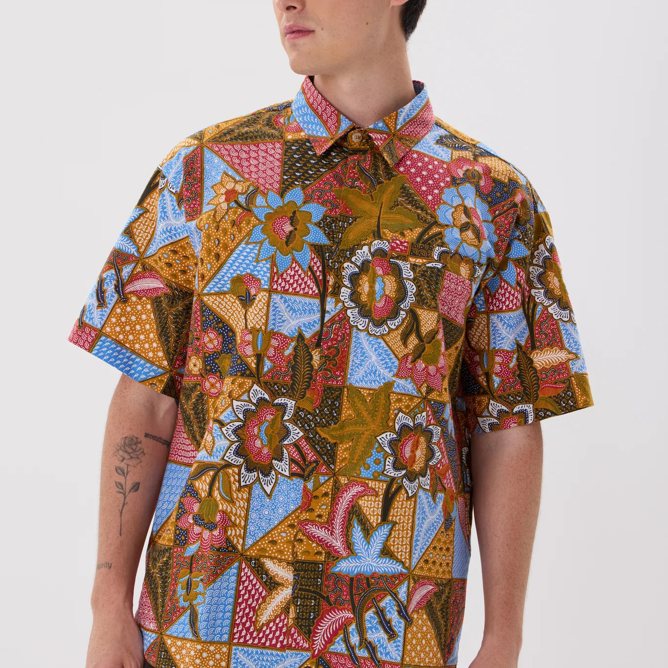 URBAN SHORT SLEEVE SHIRT