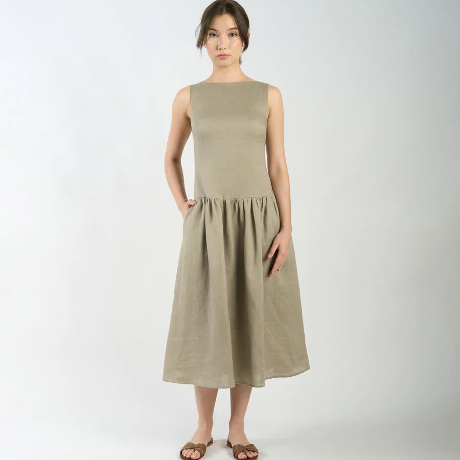 BOAT NECK GATHERED DRESS
