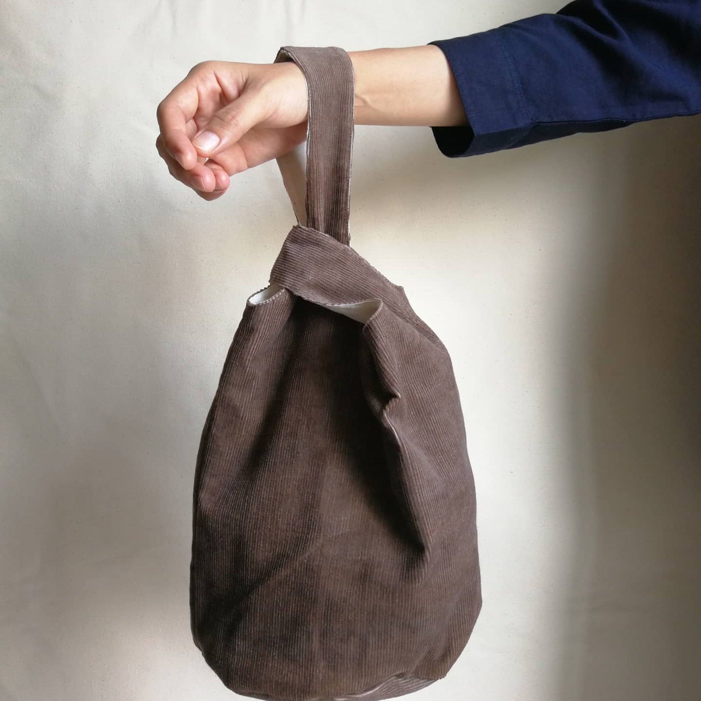 CORDUROY KNOT BAG