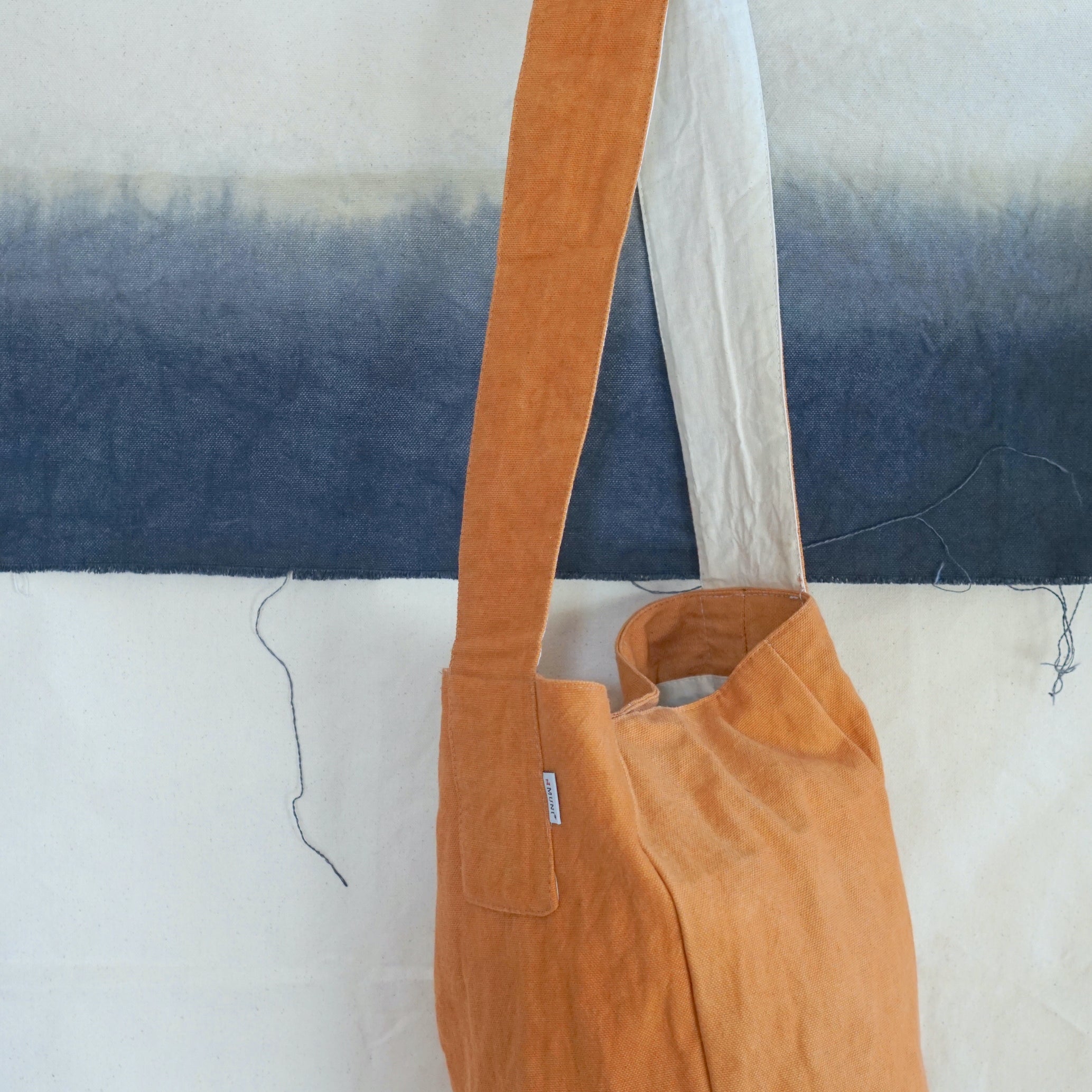 BUCKET SLING BAG